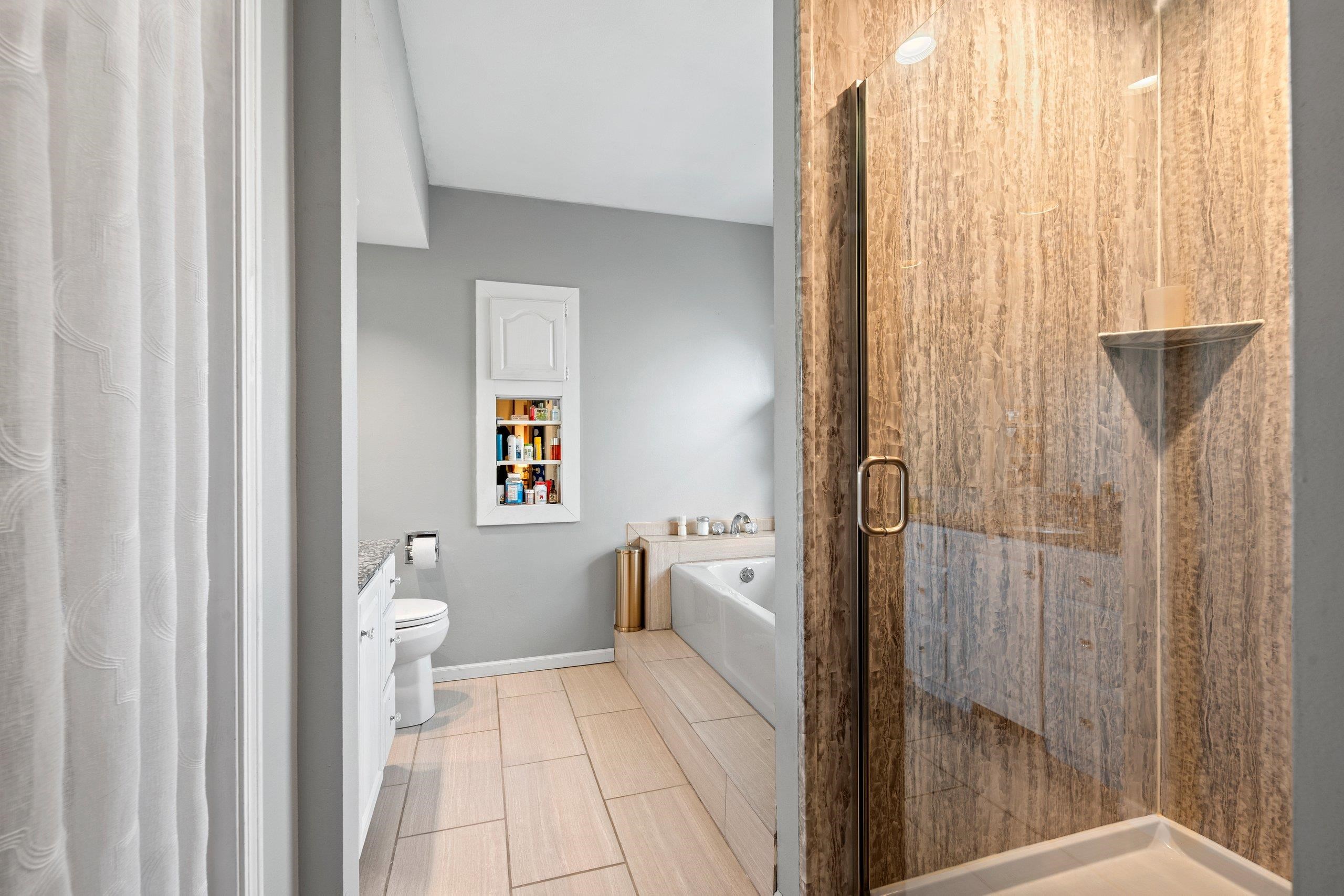 Oshkosh, Wisconsin 54904, United States, 4 Bedrooms Bedrooms, ,3 BathroomsBathrooms,Residential,Active,90825