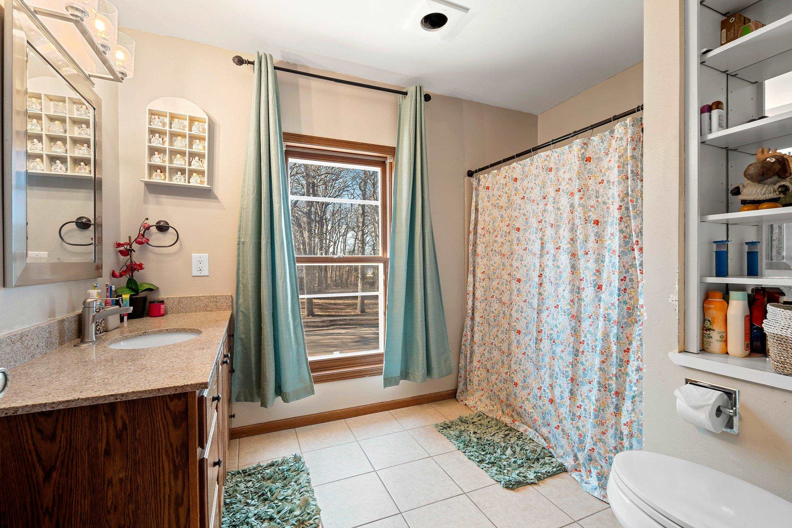 Oshkosh, Wisconsin 54904, United States, 4 Bedrooms Bedrooms, ,3 BathroomsBathrooms,Residential,Active,90825