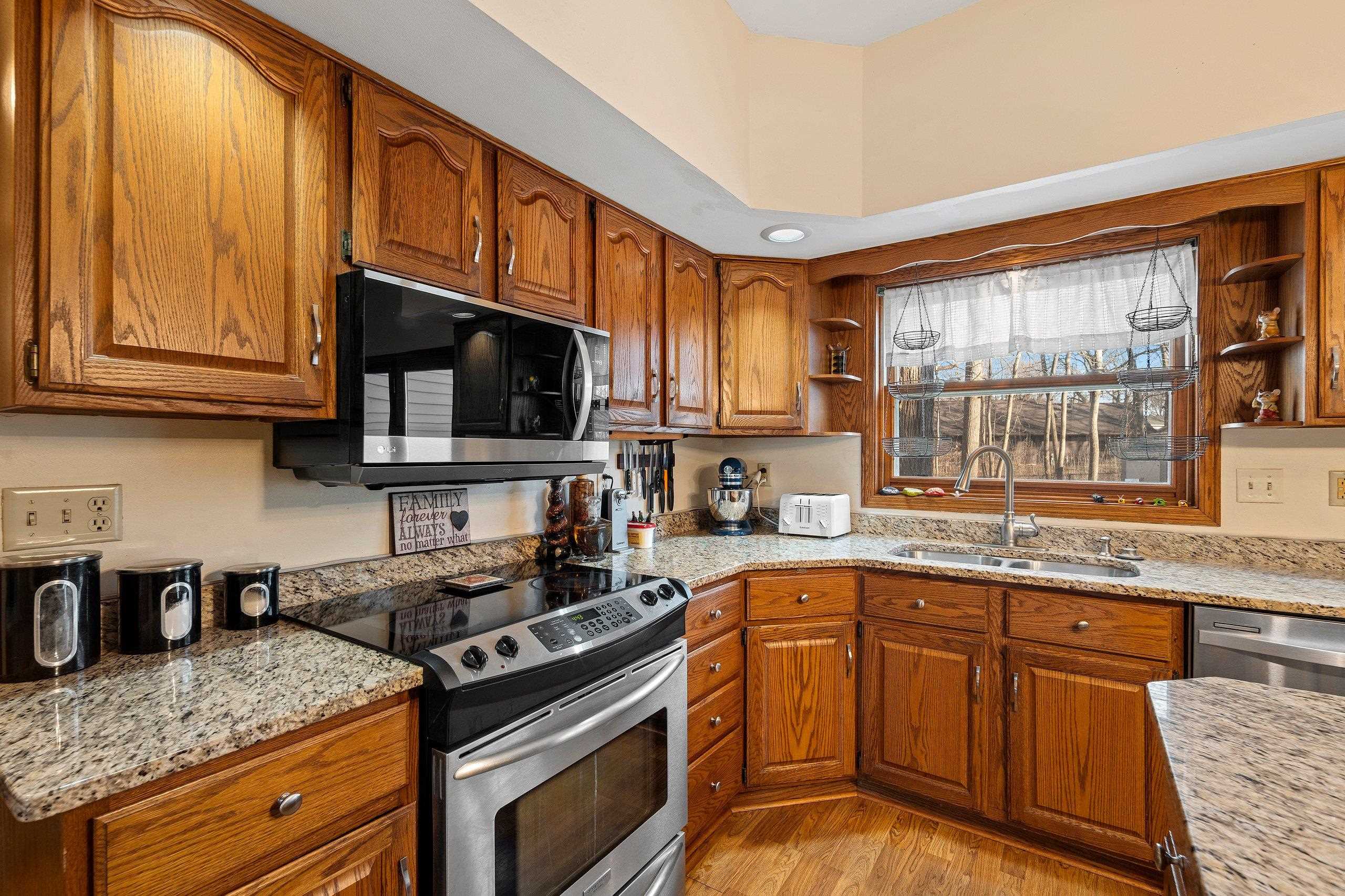 Oshkosh, Wisconsin 54904, United States, 4 Bedrooms Bedrooms, ,3 BathroomsBathrooms,Residential,Active,90825