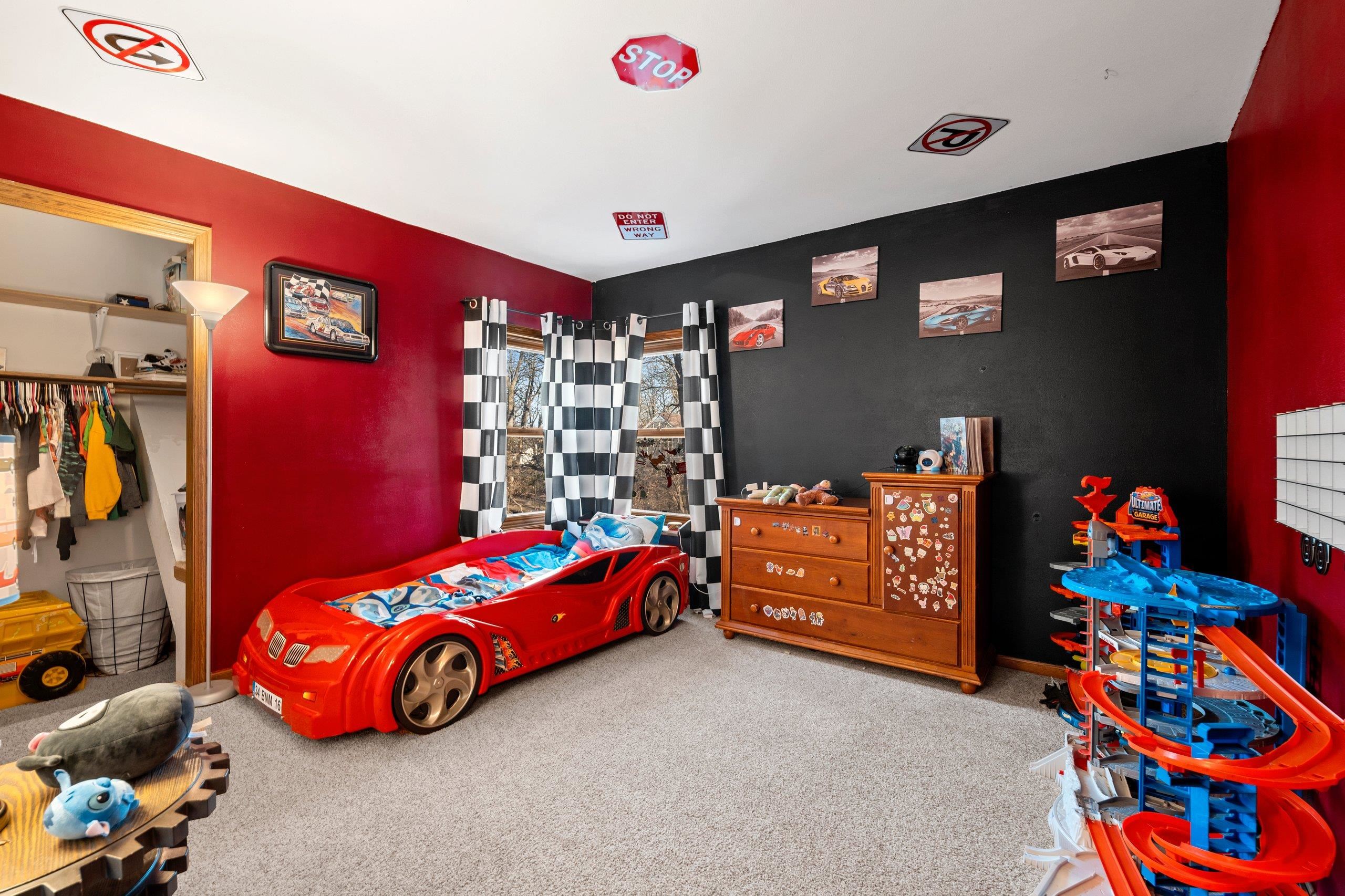 Oshkosh, Wisconsin 54904, United States, 4 Bedrooms Bedrooms, ,3 BathroomsBathrooms,Residential,Active,90825