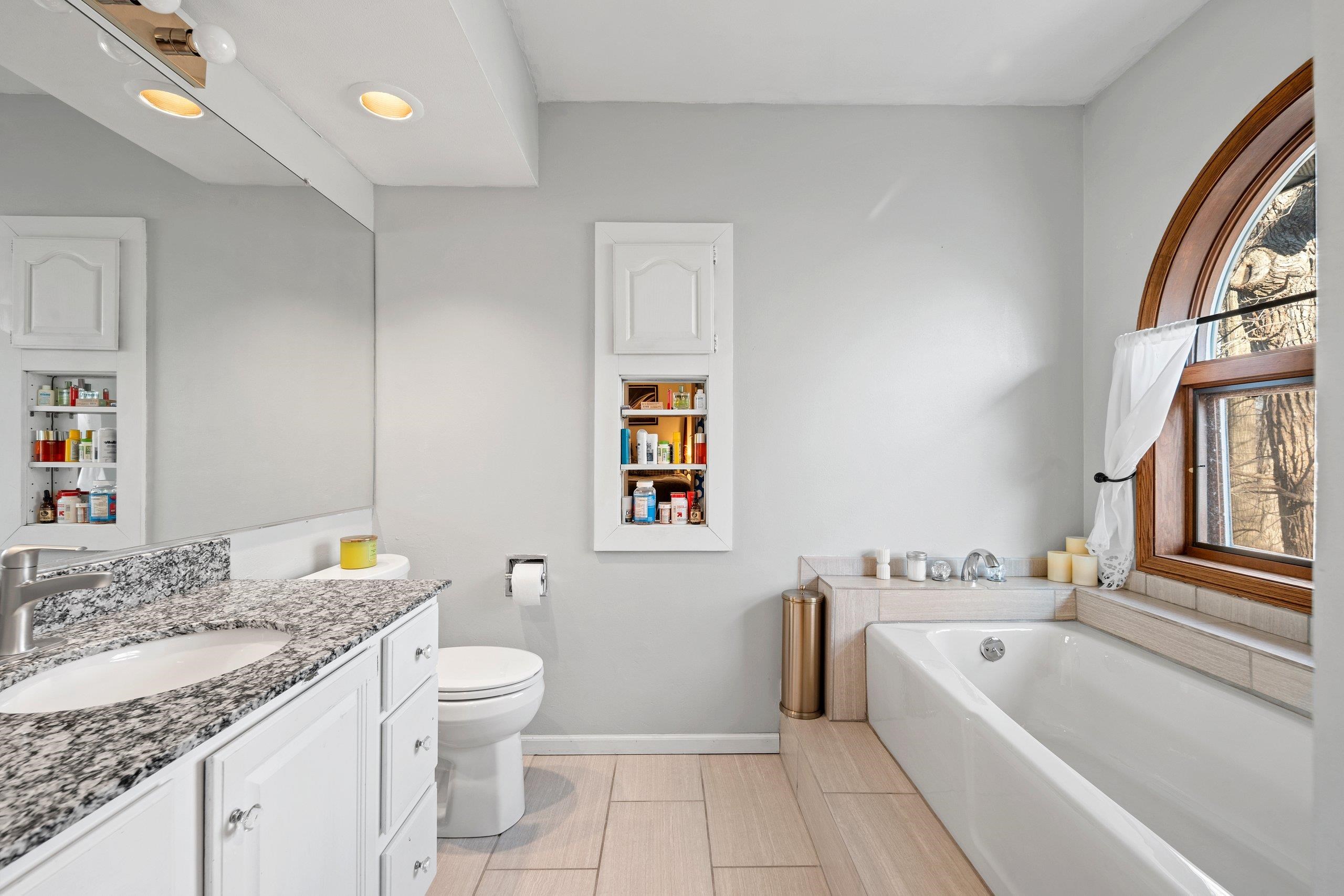 Oshkosh, Wisconsin 54904, United States, 4 Bedrooms Bedrooms, ,3 BathroomsBathrooms,Residential,Active,90825