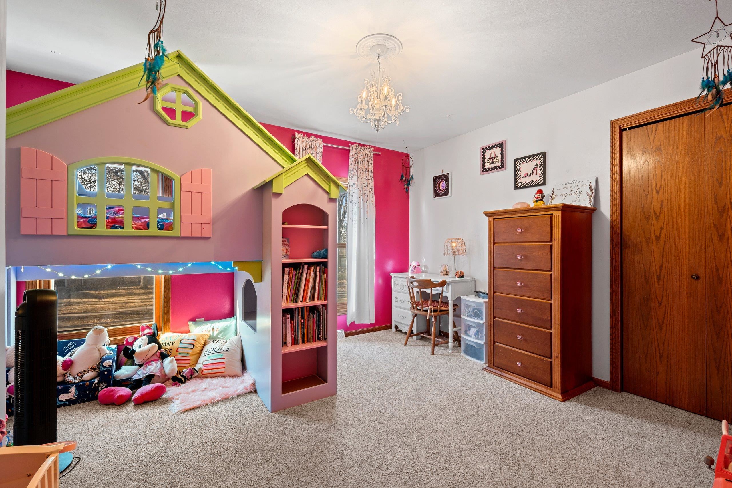 Oshkosh, Wisconsin 54904, United States, 4 Bedrooms Bedrooms, ,3 BathroomsBathrooms,Residential,Active,90825