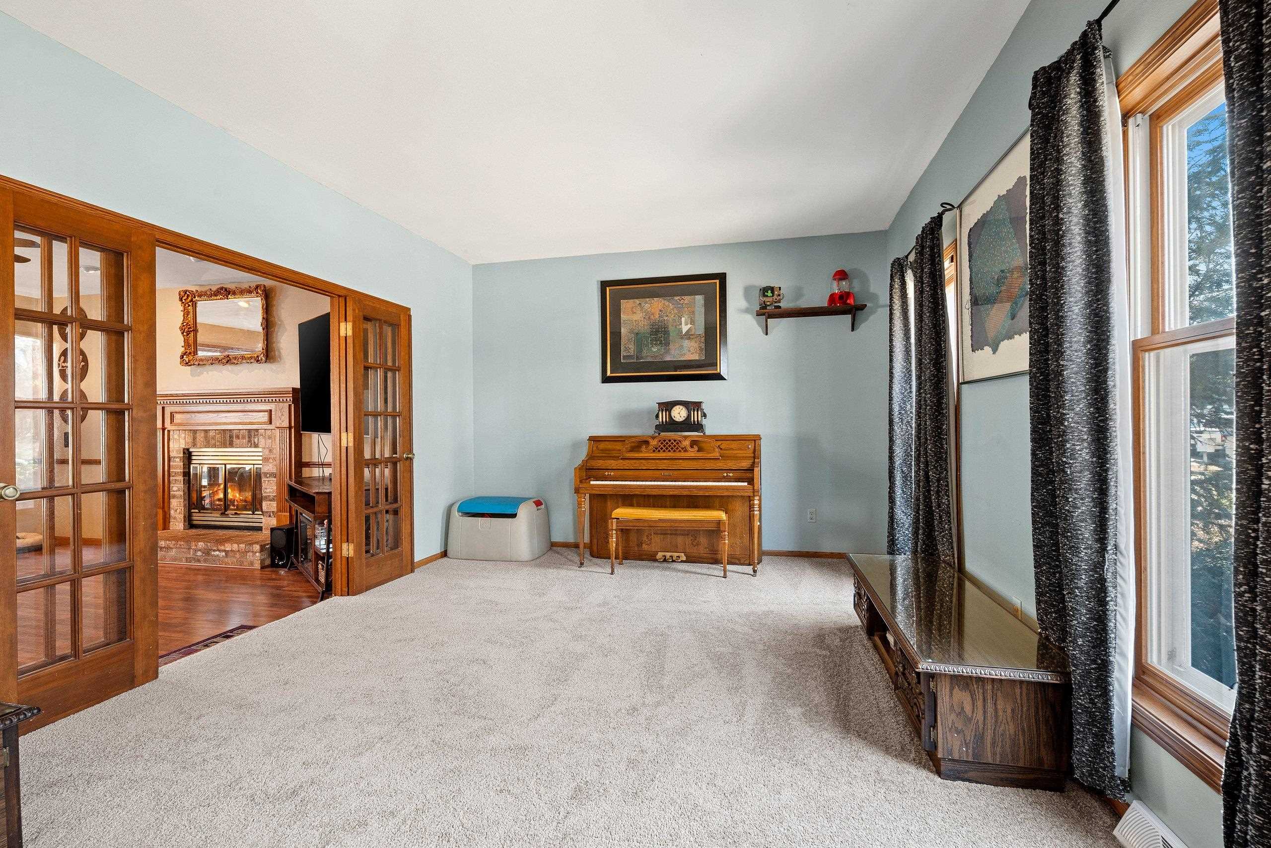 Oshkosh, Wisconsin 54904, United States, 4 Bedrooms Bedrooms, ,3 BathroomsBathrooms,Residential,Active,90825