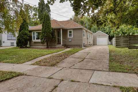 Photo of 905 EVANS Street, OSHKOSH, WI 54901 (MLS # 50316232)