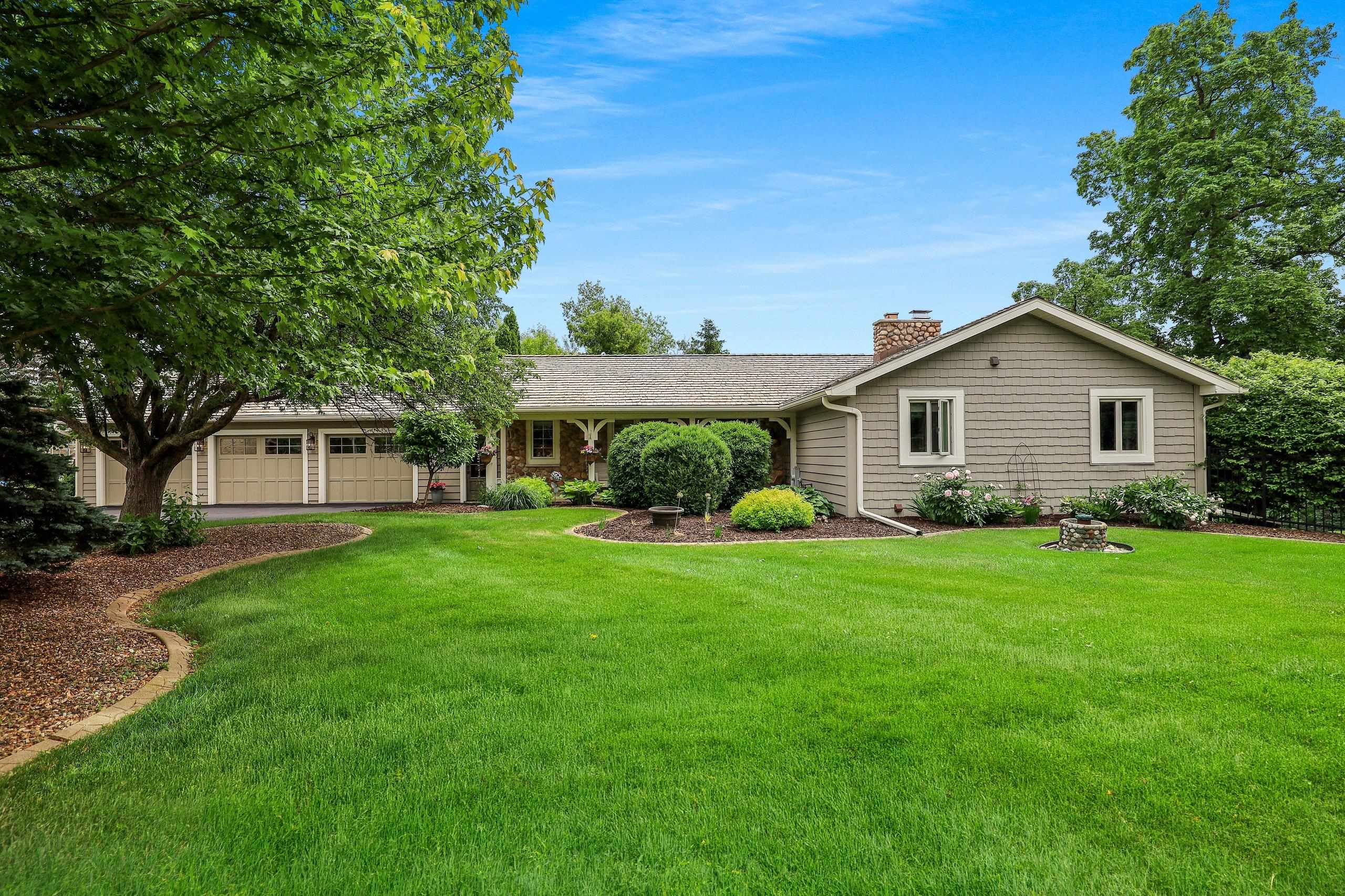 2281 LOST DAUPHIN Road