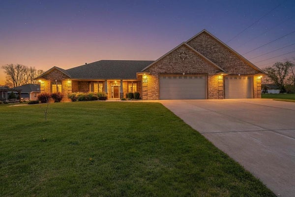 334 WHISPERING CREEK CT, GREEN BAY, WI 54303 - Image cb864bef4aa8b5e28f4f6473eb532da1/486766032