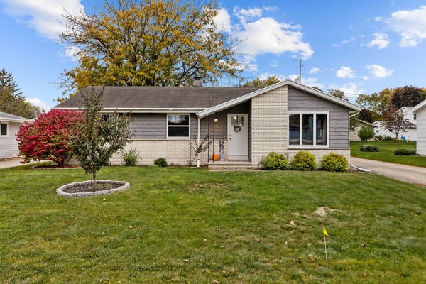 1065 GREEN ACRES LN, NEENAH, WI 54956 - Image cb8b32a1bdf4a194d3b0bb99a1a29fc0/1723445928