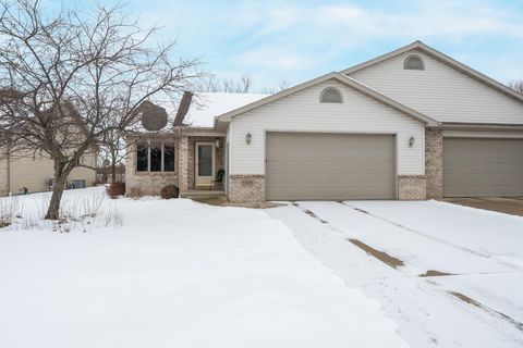 Photo of 1579 POND VIEW Drive, NEENAH, WI 54956 (MLS # 50320643)