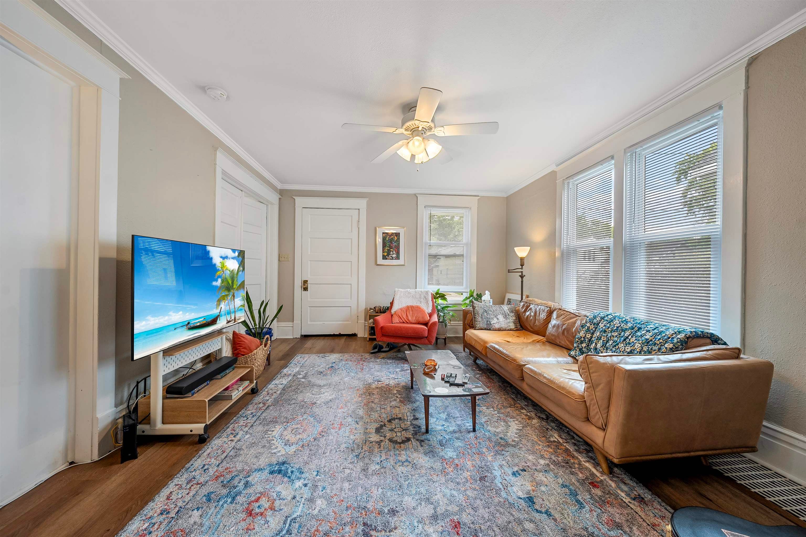 327 W 16TH Avenue
