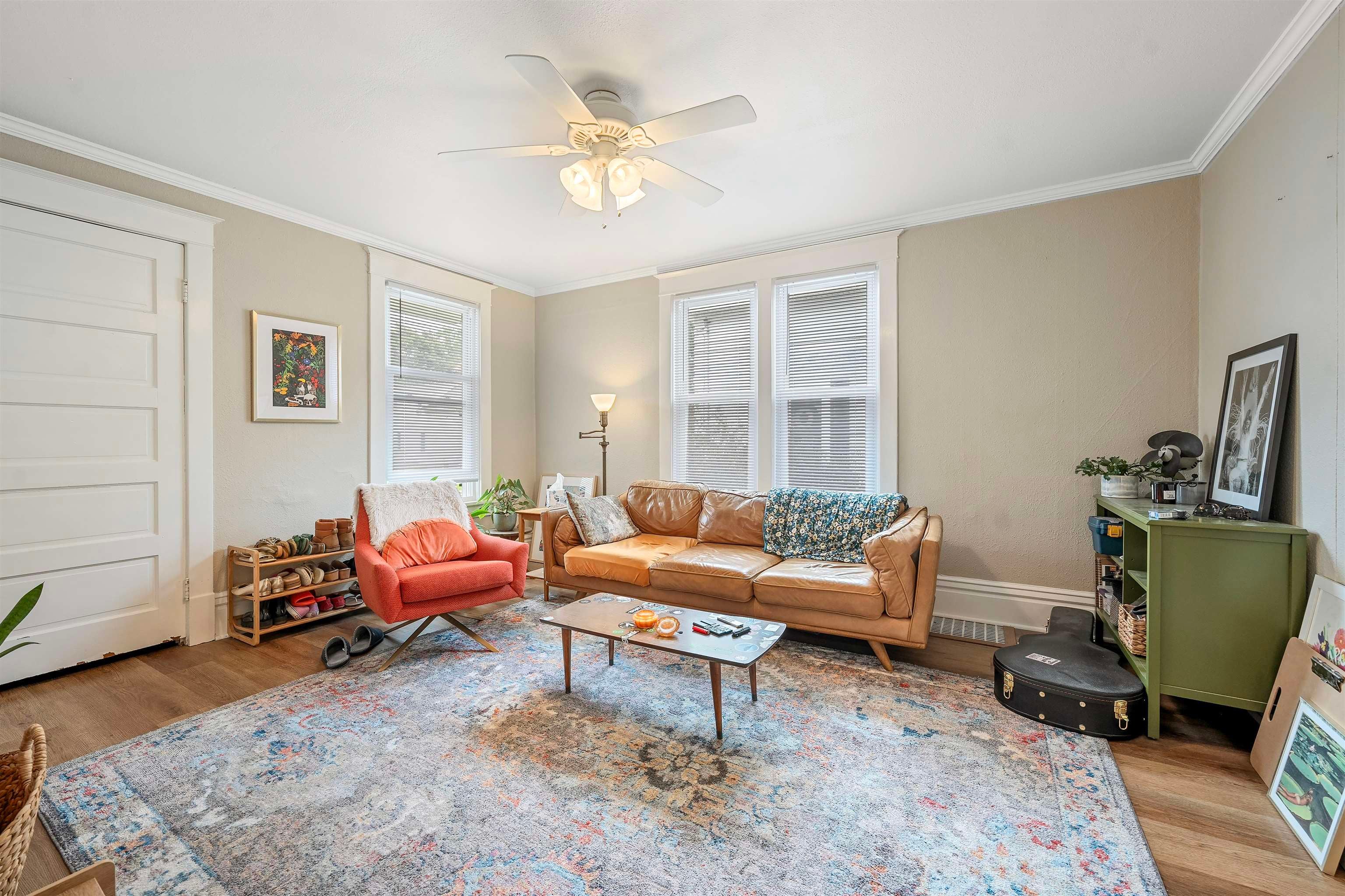 327 W 16TH Avenue