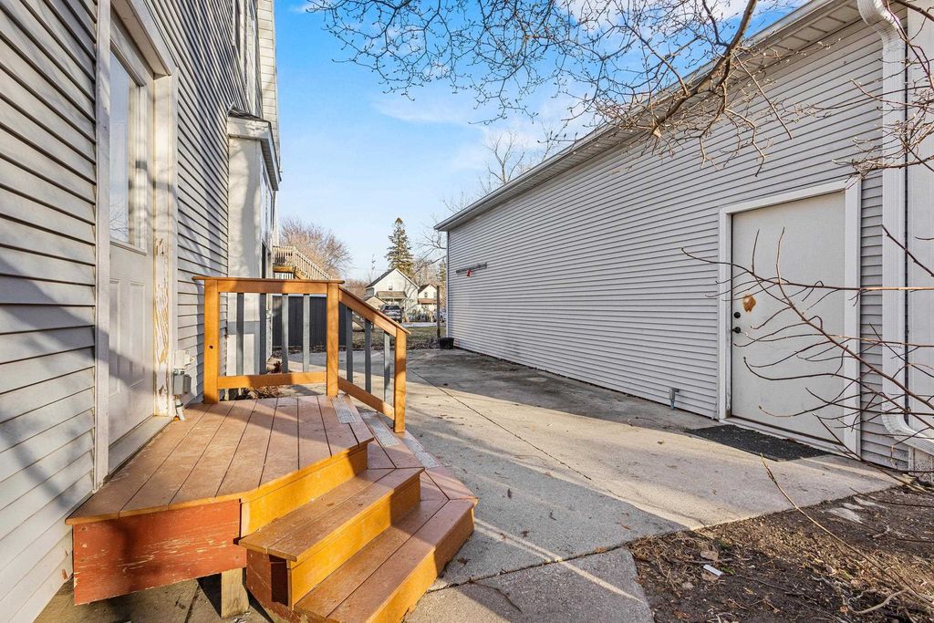 Photo of 303 E MCKINLEY Street, APPLETON, WI 54915 (MLS # 50322175)