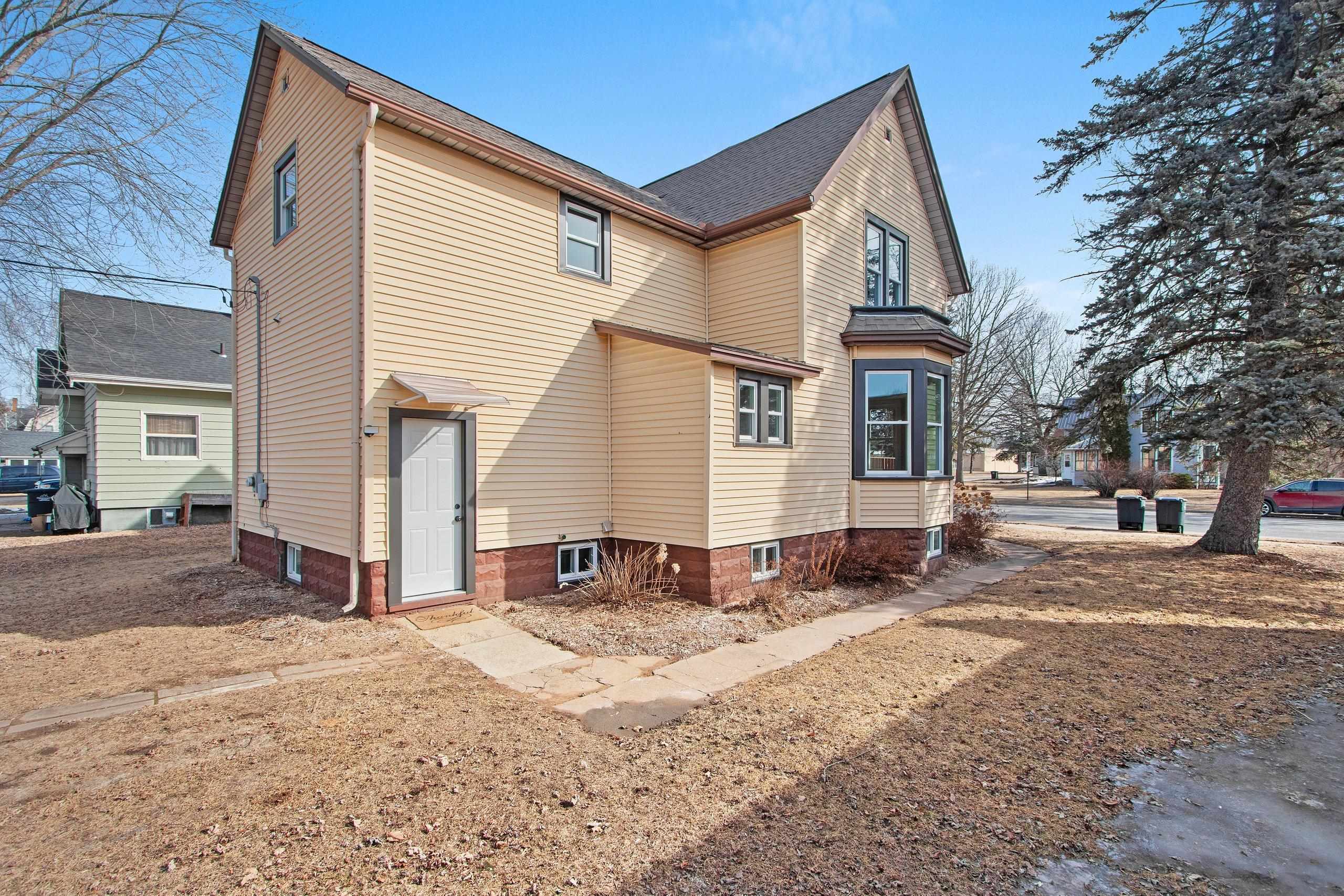 Shawano, Wisconsin 54166, United States, 3 Bedrooms Bedrooms, ,2 BathroomsBathrooms,Residential,Active,88104