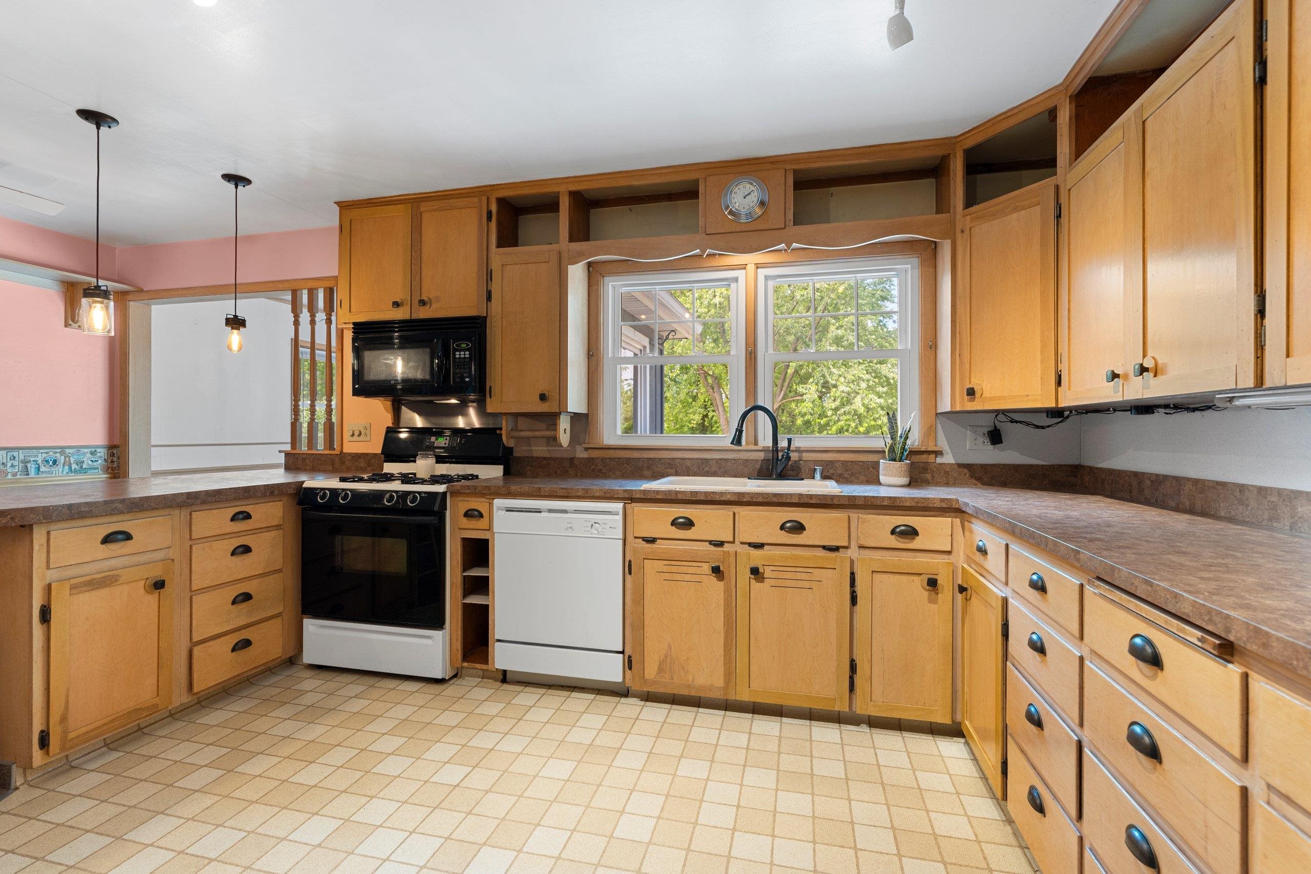 Chilton, Wisconsin 53014, United States, 4 Bedrooms Bedrooms, ,3 BathroomsBathrooms,Residential,Active,157665