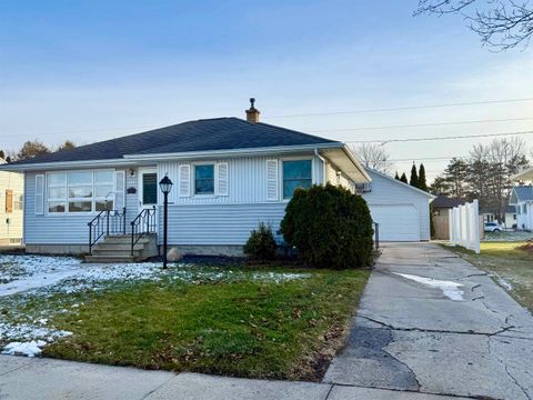 Photo of 292 18TH Street, FOND DU LAC, WI 54935 (MLS # 50319839)