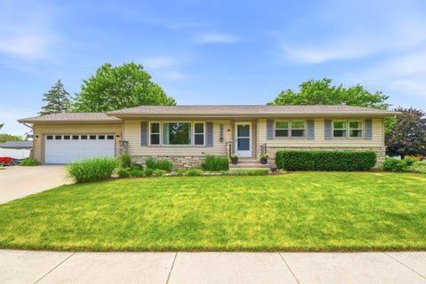 Photo of 1409 CHAPMAN Avenue, NORTH FOND DU LAC, WI 54937 (MLS # 50327287)