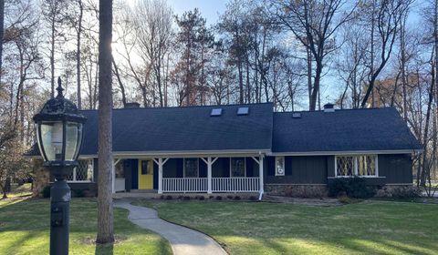 Photo of 716 SUNSET Drive, MARINETTE, WI 54143 (MLS # 50304976)