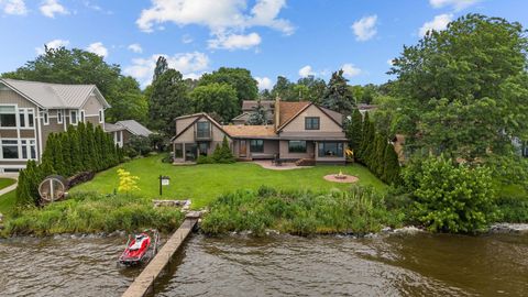 Photo of 2346 HICKORY Lane, OSHKOSH, WI 54901 (MLS # 50316230)
