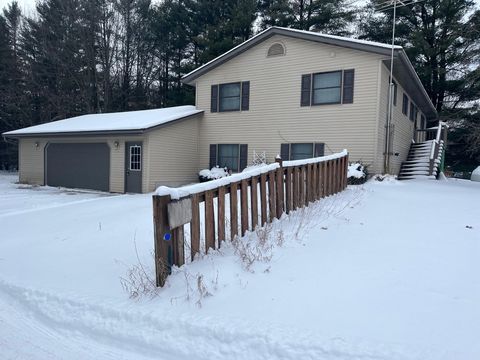 Photo of N2420 WOLF Road, CLINTONVILLE, WI 54929 (MLS # 50319221)