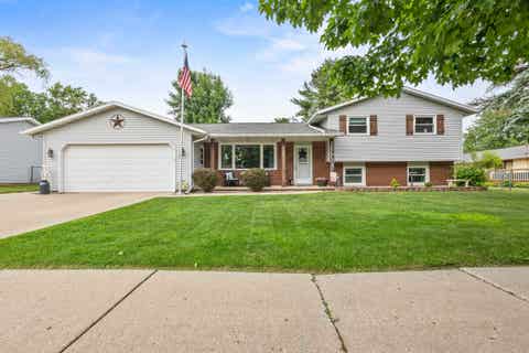 Photo of 1396 PONDEROSA Avenue, GREEN BAY, WI 54313 (MLS # 50327130)