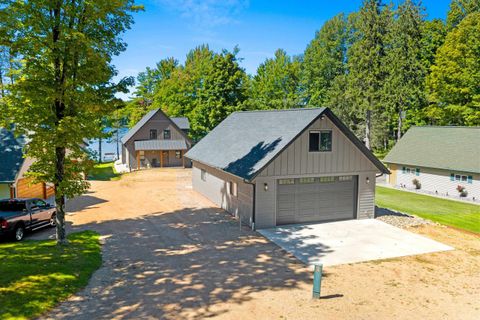 Photo of 2713 TRUMP LAKE Road, WABENO, WI 54566 (MLS # 50314289)