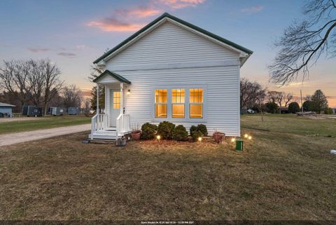 N9003 LAKESHORE Drive VAN DYNE WI 54979