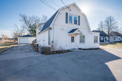 Photo of 2409 OMRO Road, OSHKOSH, WI 54904 (MLS # 50321413)