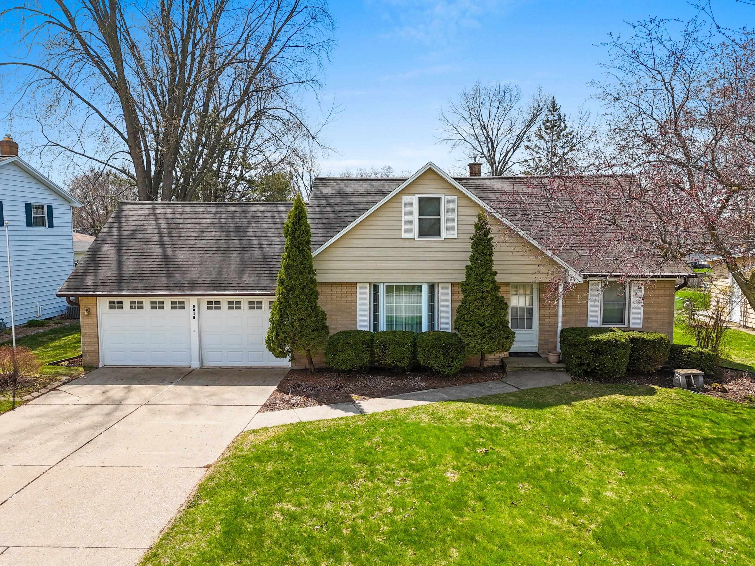 Green Bay, Wisconsin 54311, United States, 4 Bedrooms Bedrooms, ,2 BathroomsBathrooms,Residential,Pending,122064