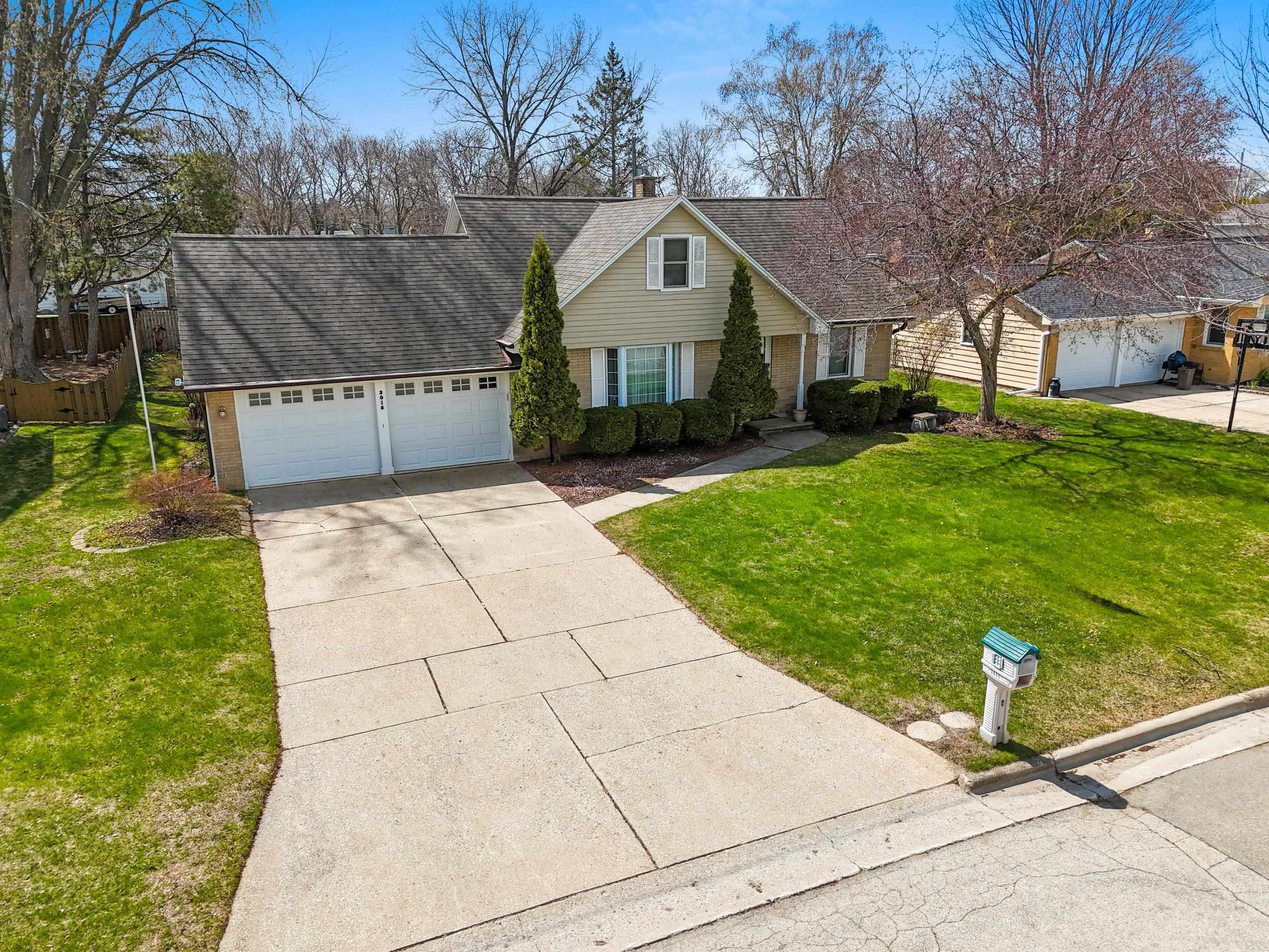 Green Bay, Wisconsin 54311, United States, 4 Bedrooms Bedrooms, ,2 BathroomsBathrooms,Residential,Pending,122064