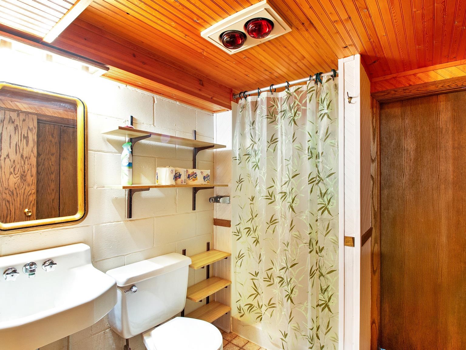 Green Bay, Wisconsin 54311, United States, 4 Bedrooms Bedrooms, ,2 BathroomsBathrooms,Residential,Pending,122064