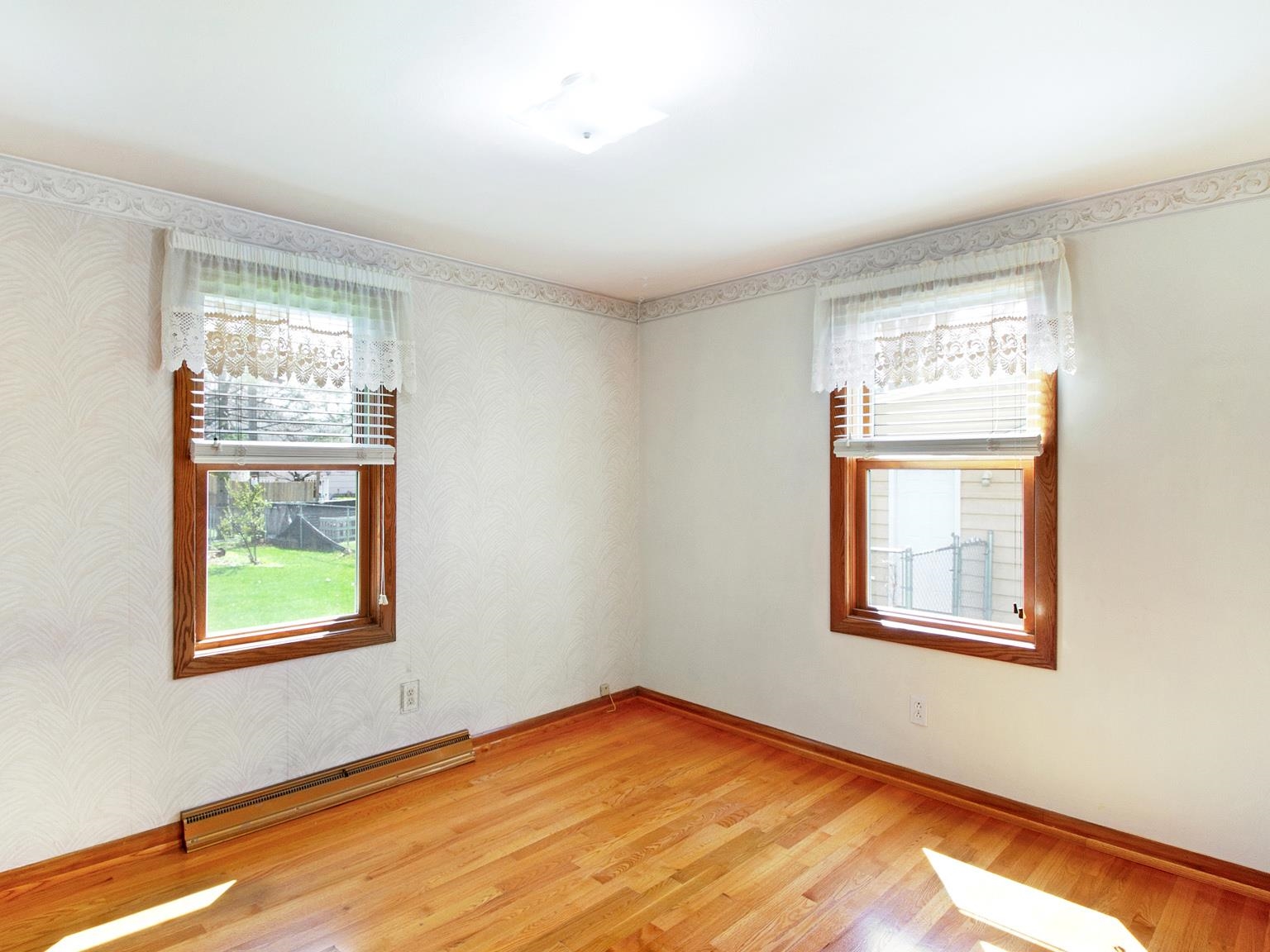 Green Bay, Wisconsin 54311, United States, 4 Bedrooms Bedrooms, ,2 BathroomsBathrooms,Residential,Pending,122064