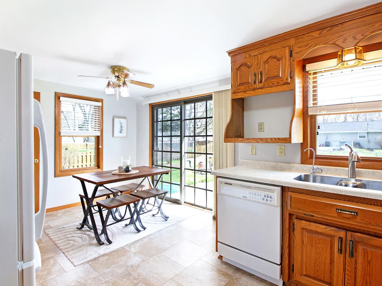 Green Bay, Wisconsin 54311, United States, 4 Bedrooms Bedrooms, ,2 BathroomsBathrooms,Residential,Pending,122064