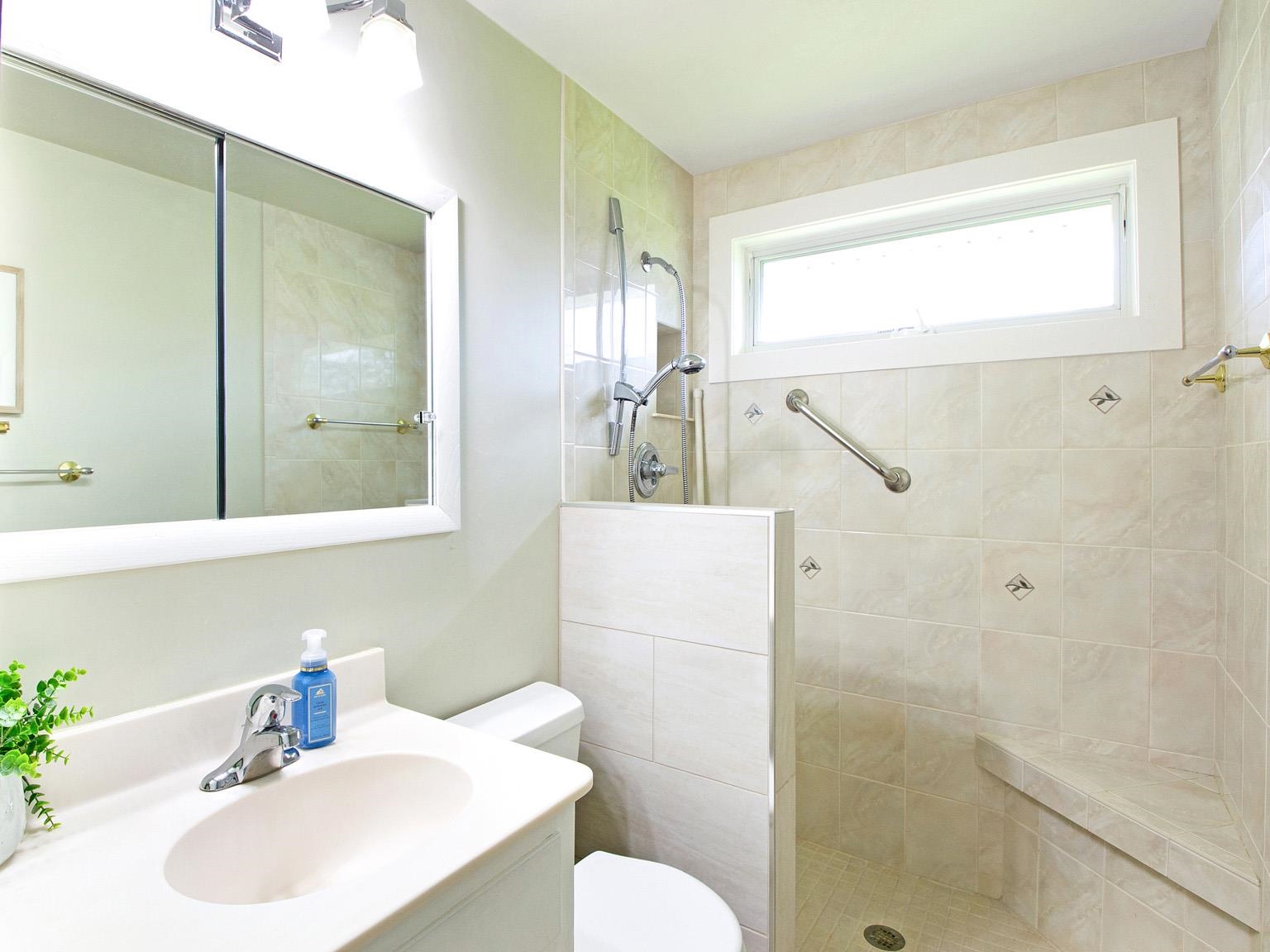 Green Bay, Wisconsin 54311, United States, 4 Bedrooms Bedrooms, ,2 BathroomsBathrooms,Residential,Pending,122064