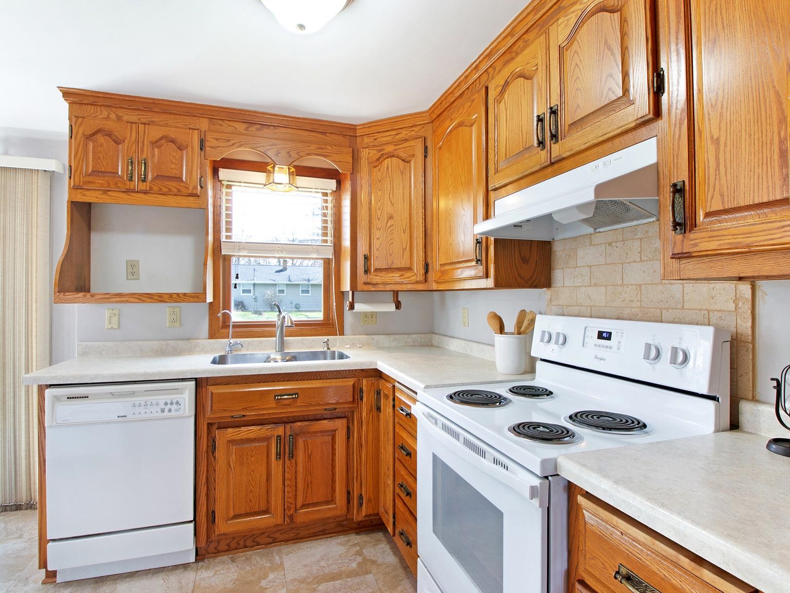 Green Bay, Wisconsin 54311, United States, 4 Bedrooms Bedrooms, ,2 BathroomsBathrooms,Residential,Pending,122064