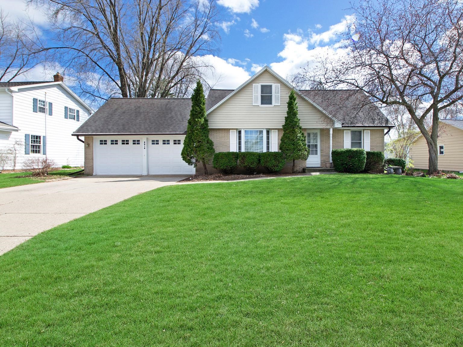 Green Bay, Wisconsin 54311, United States, 4 Bedrooms Bedrooms, ,2 BathroomsBathrooms,Residential,Pending,122064