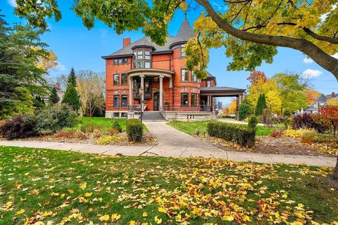 Photo of 902 S MADISON Street, GREEN BAY, WI 54301 (MLS # 50317869)