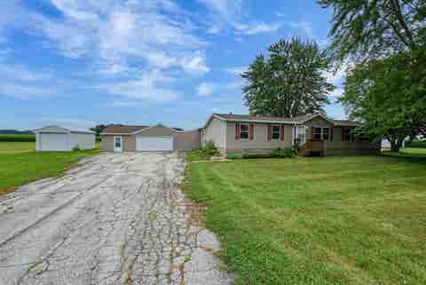 Photo of E1207 TOWN HALL Road, LUXEMBURG, WI 54217 (MLS # 50330317)