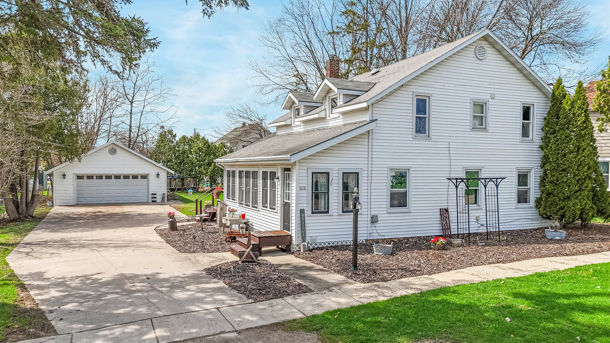 210 S 4TH Street