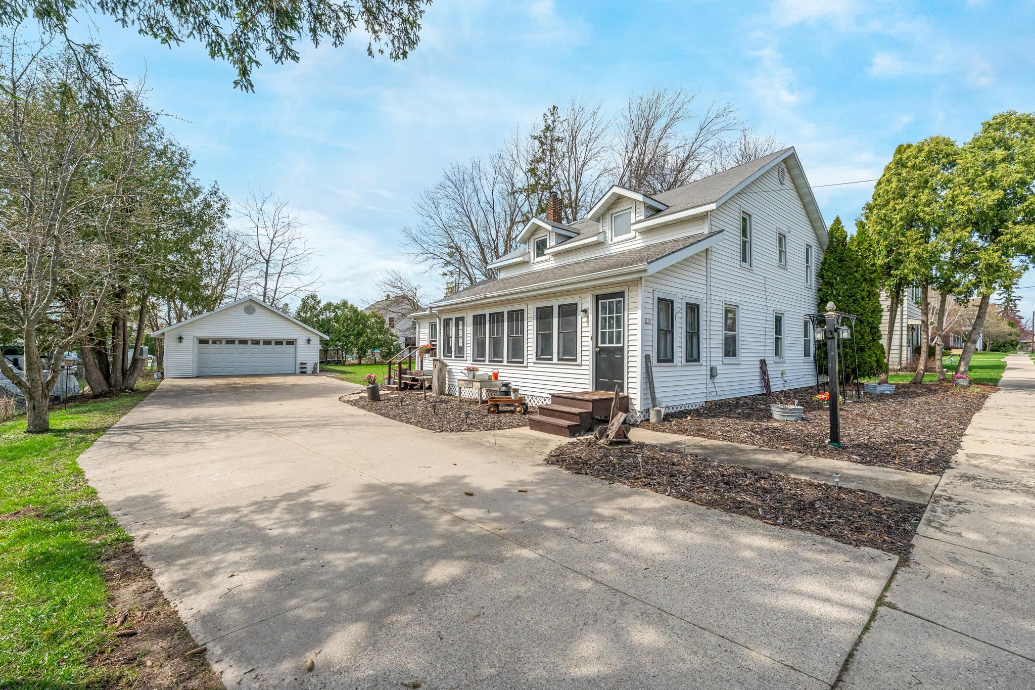 210 S 4TH Street