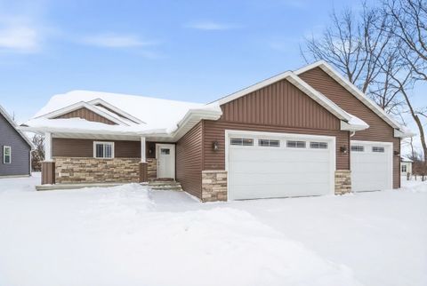 Photo of 1617 FOUNDERS Street, NEENAH, WI 54956 (MLS # 50322472)