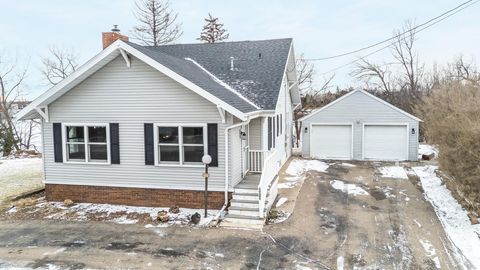 Photo of 1721 W MAIN Street, LITTLE CHUTE, WI 54911 (MLS # 50320088)