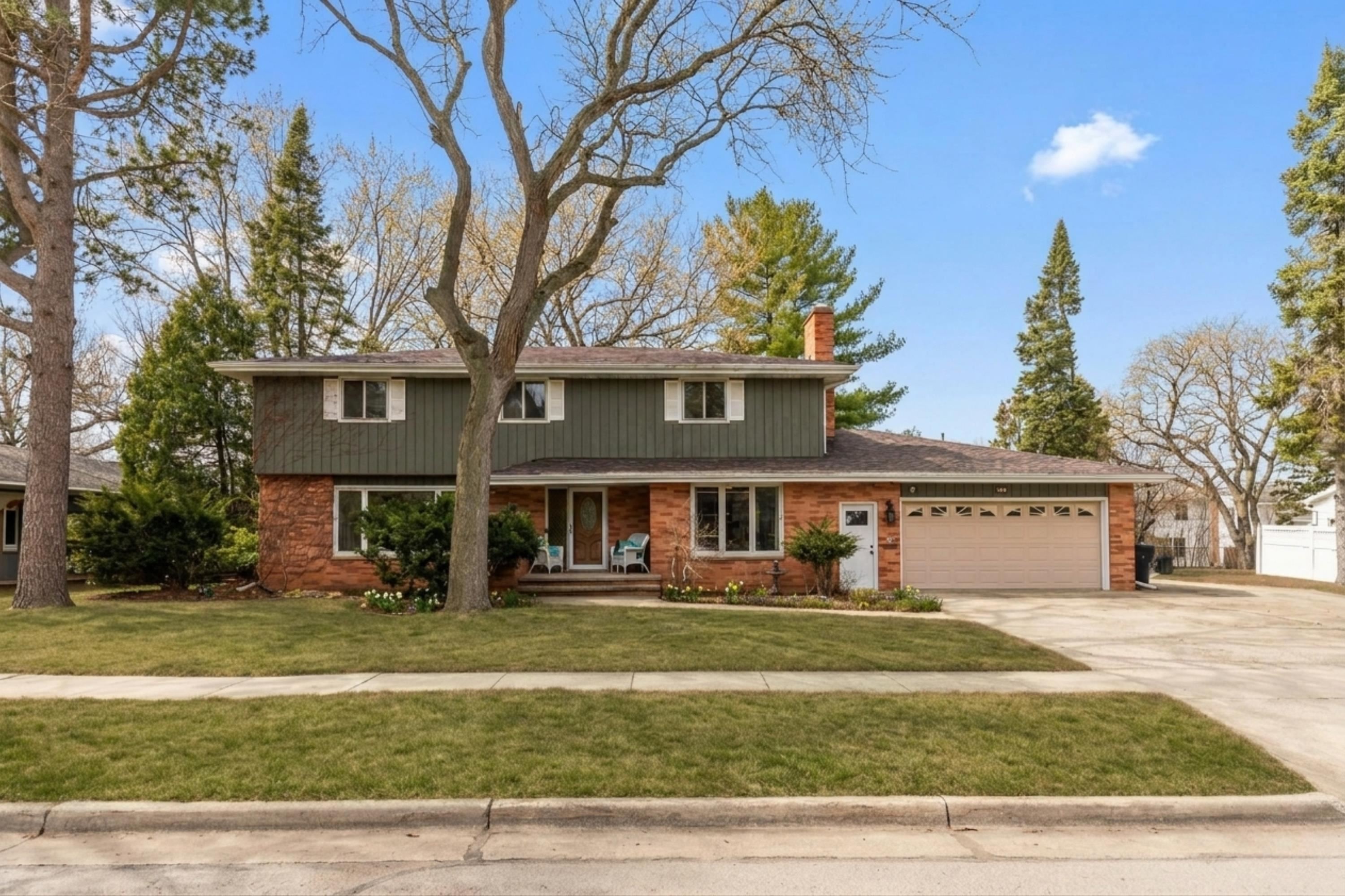 Photo 1 of 56 — 1913 N OUTAGAMIE Street, APPLETON, WI 54914