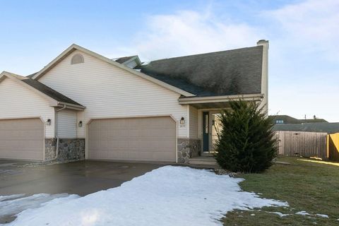 Photo of 2457 BLAKE Court, OSHKOSH, WI 54904 (MLS # 50320091)