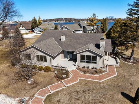 Photo of 535 E VINE Court, STURGEON BAY, WI 54235 (MLS # 50322885)