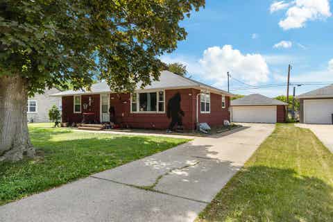 Photo of 1509 DOEMEL Street, OSHKOSH, WI 54901 (MLS # 50326989)