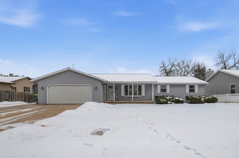 Photo of 1901 BEECH TREE Drive, GREEN BAY, WI 54304 (MLS # 50320517)