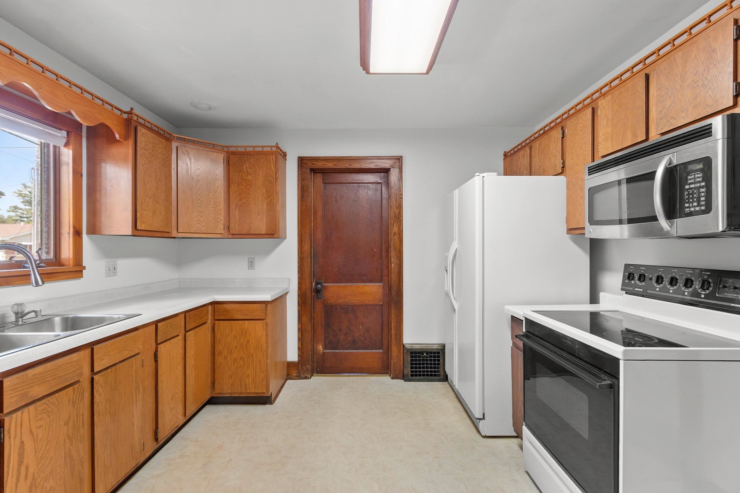 Shawano, Wisconsin 54166, United States, 3 Bedrooms Bedrooms, ,2 BathroomsBathrooms,Residential,Active,198249