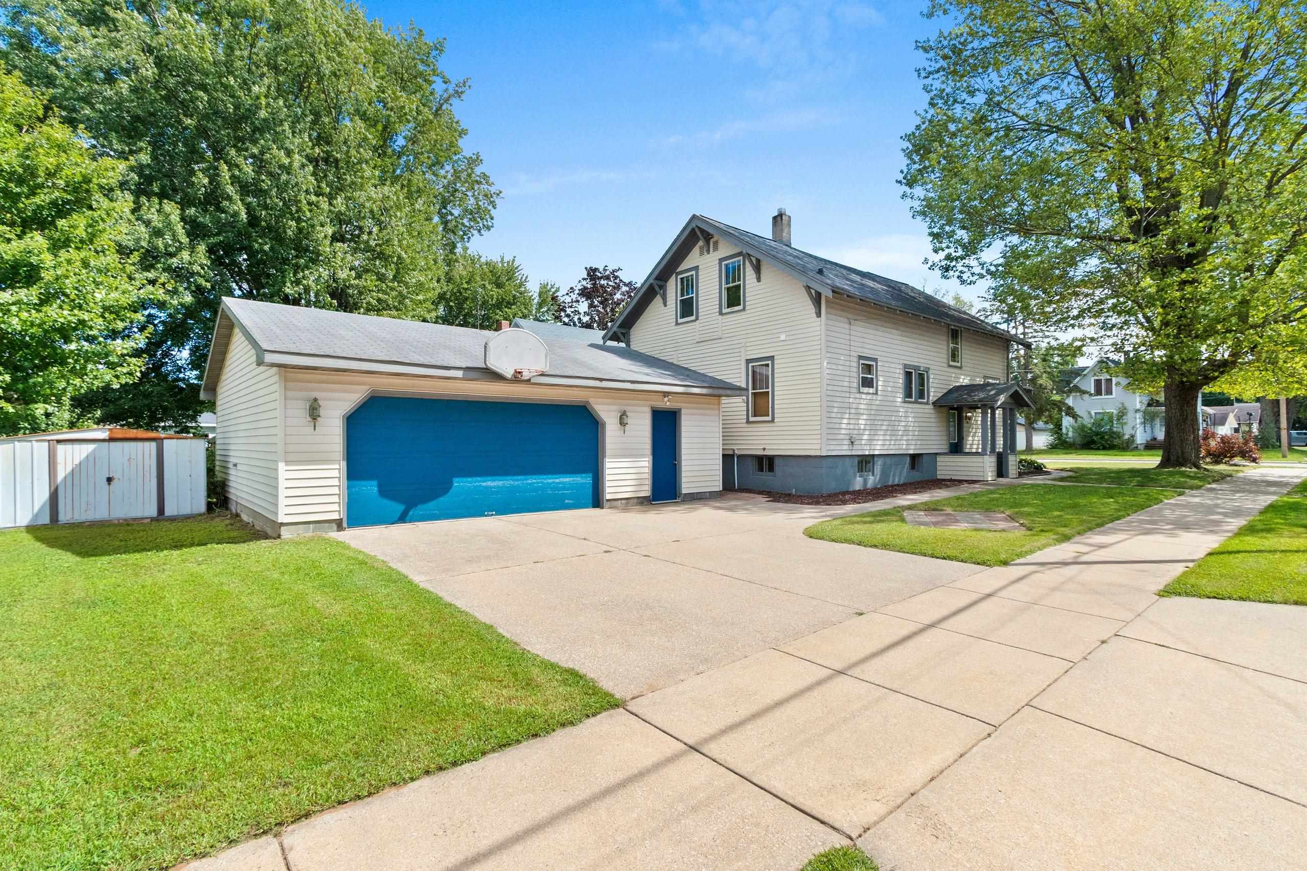 Shawano, Wisconsin 54166, United States, 3 Bedrooms Bedrooms, ,2 BathroomsBathrooms,Residential,Active,198249