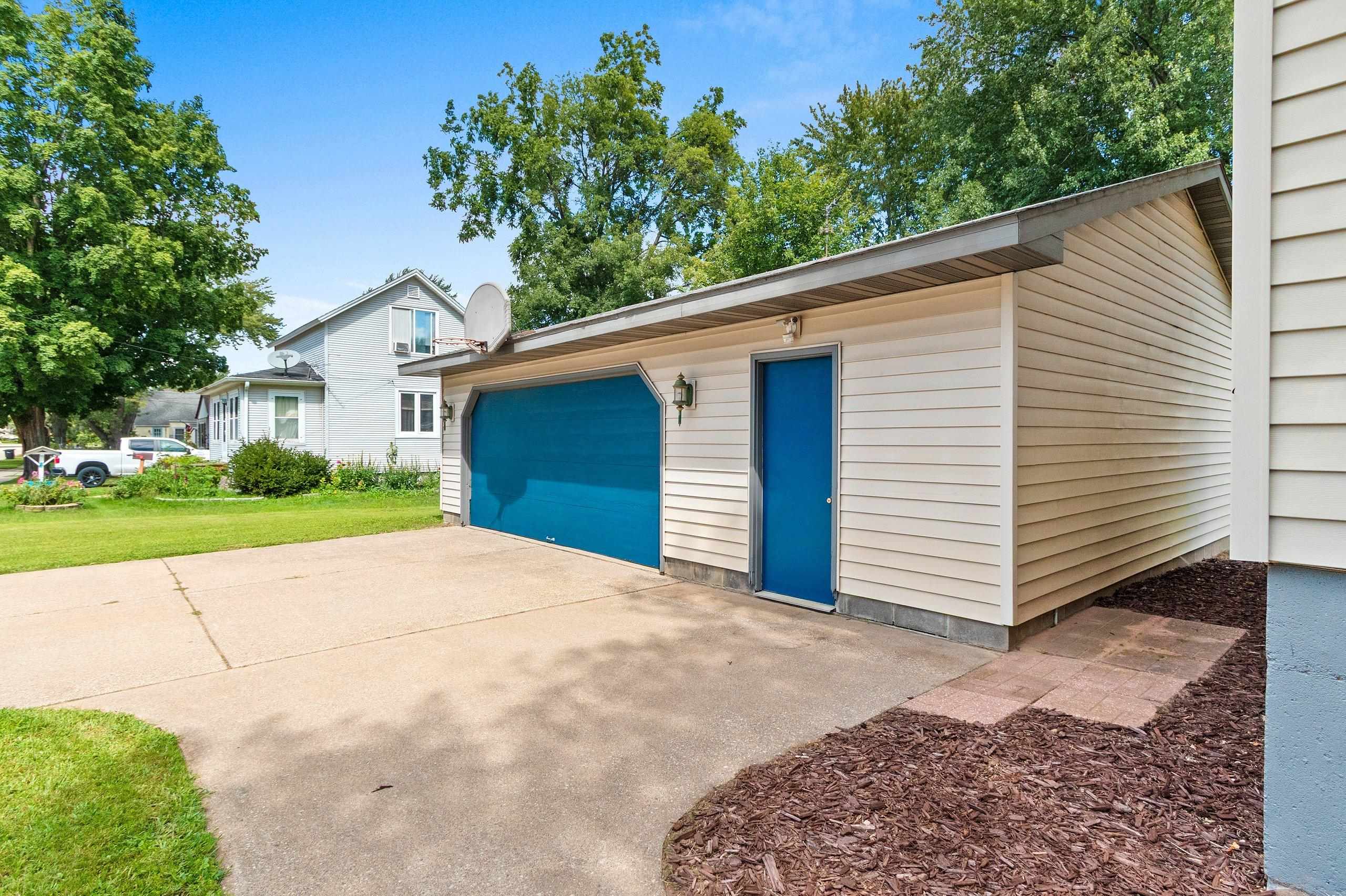 Shawano, Wisconsin 54166, United States, 3 Bedrooms Bedrooms, ,2 BathroomsBathrooms,Residential,Active,198249