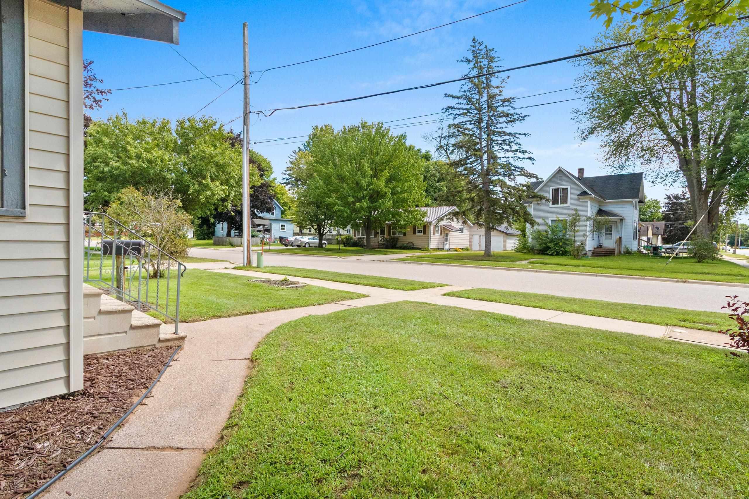 Shawano, Wisconsin 54166, United States, 3 Bedrooms Bedrooms, ,2 BathroomsBathrooms,Residential,Active,198249