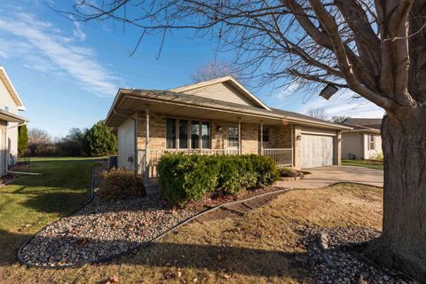 Photo of 37 CHATEAU Terrace, OSHKOSH, WI 54901 (MLS # 50318368)